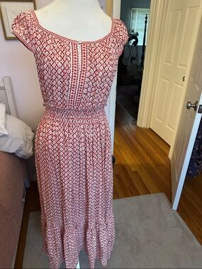 Max Studio Red and White Printed Smocked-Waist Maxi Dress size large like new